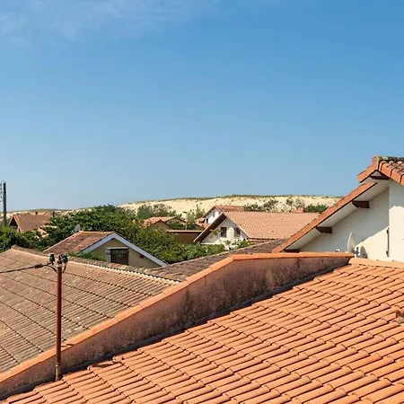 Lejlighed A 200 M De La *